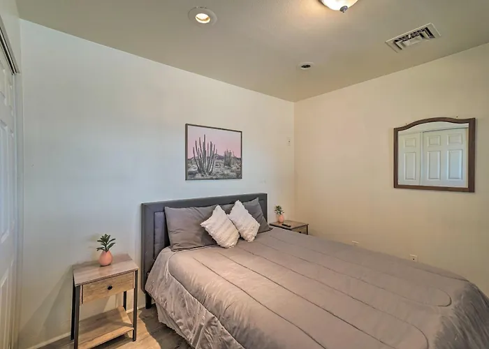 Holiday home Putting Green And Pool Table Lake Havasu City Gem!