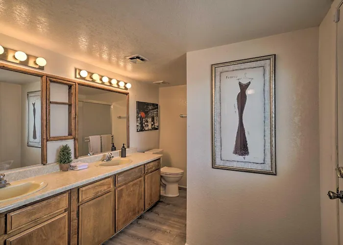 Putting Green And Pool Table Lake Havasu City Gem! Holiday home *