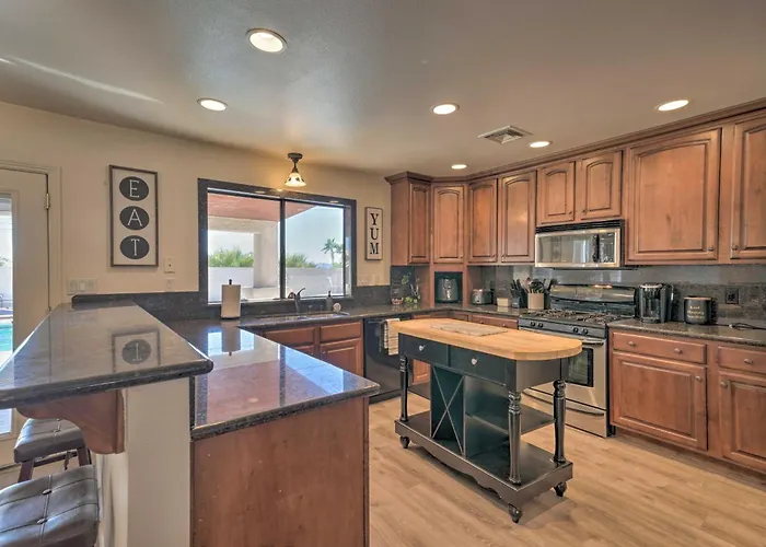 Putting Green And Pool Table Lake Havasu City Gem! Lake Havasu City