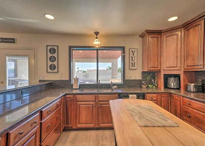 Putting Green And Pool Table Lake Havasu City Gem! Lake Havasu City