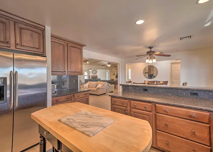 Putting Green And Pool Table Lake Havasu City Gem! Holiday home *